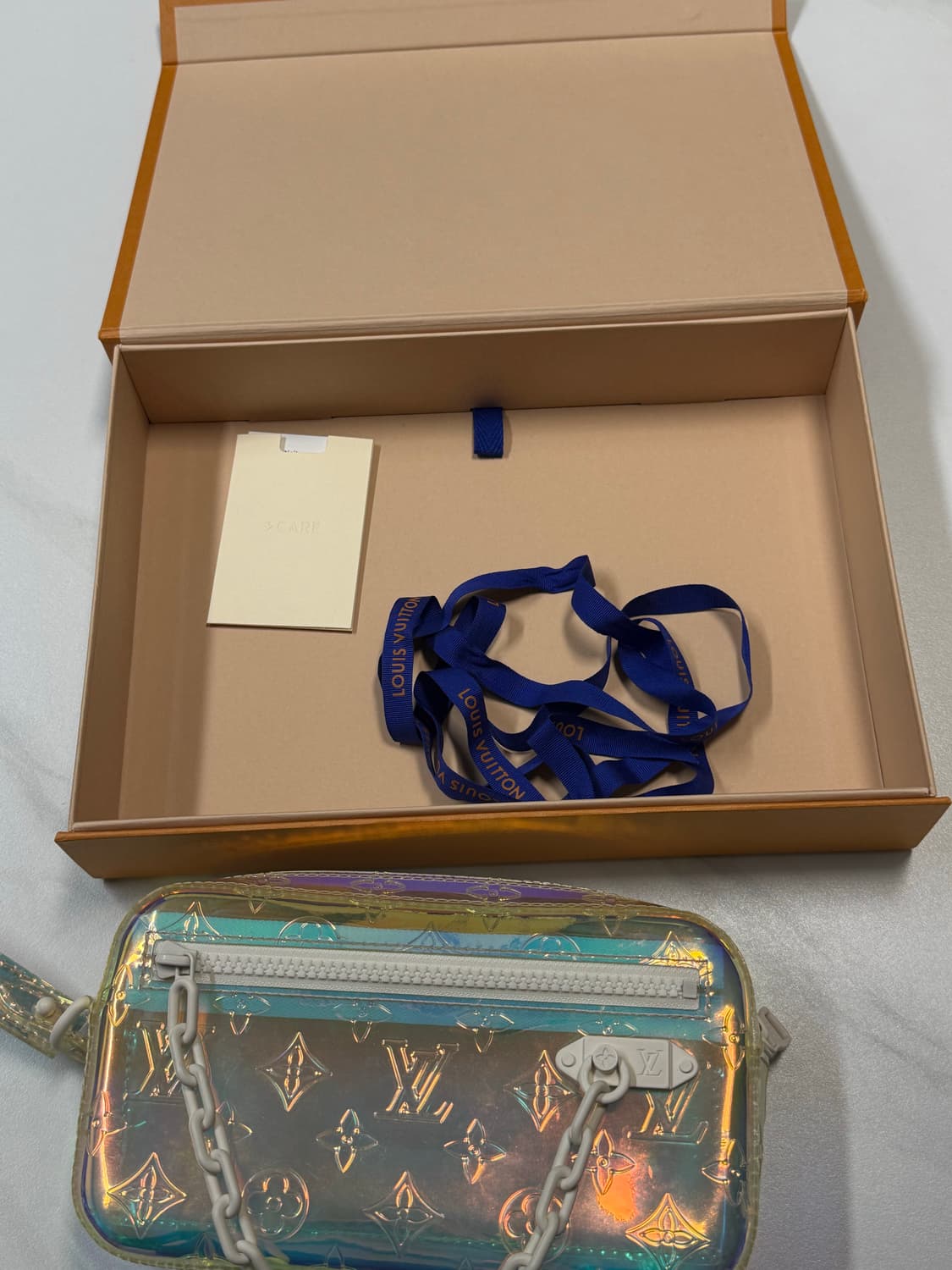 루이비통 포쉐트 볼가 프리즘 한정판 상품이미지5