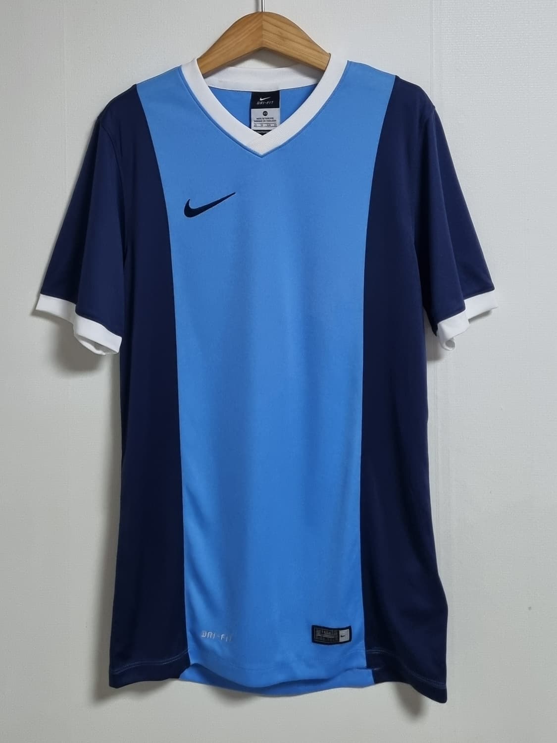 XS ) 나이키 하늘색+네이비 기능성 브이넥 반팔티 상품이미지1