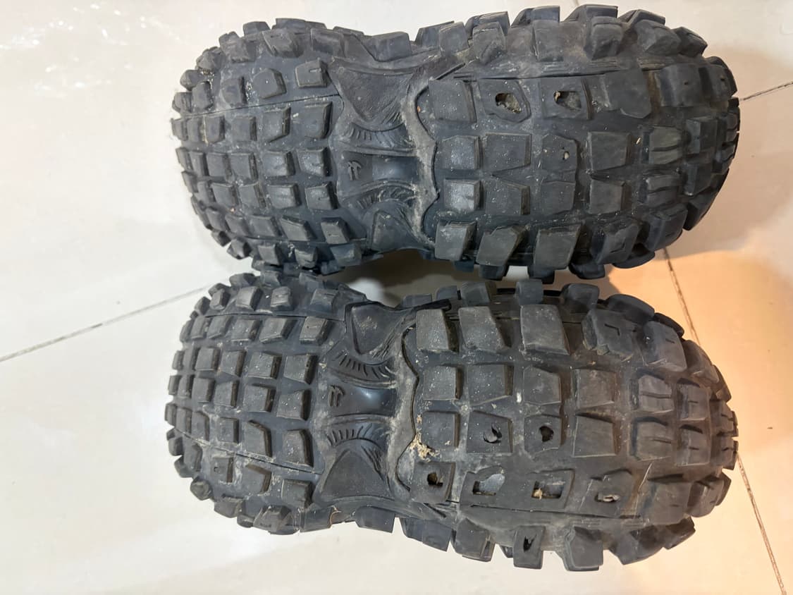 발렌시아가 디펜더 42 270 상품이미지2