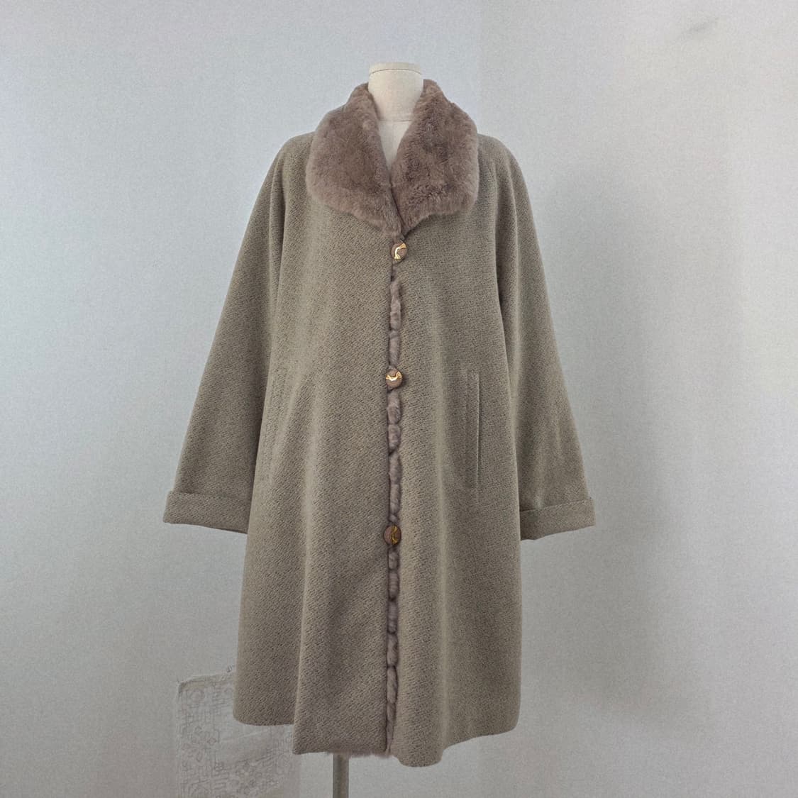 프리미엄 앙고라 울  퍼 트리밍 베이지 여성 롱코트 상품이미지6