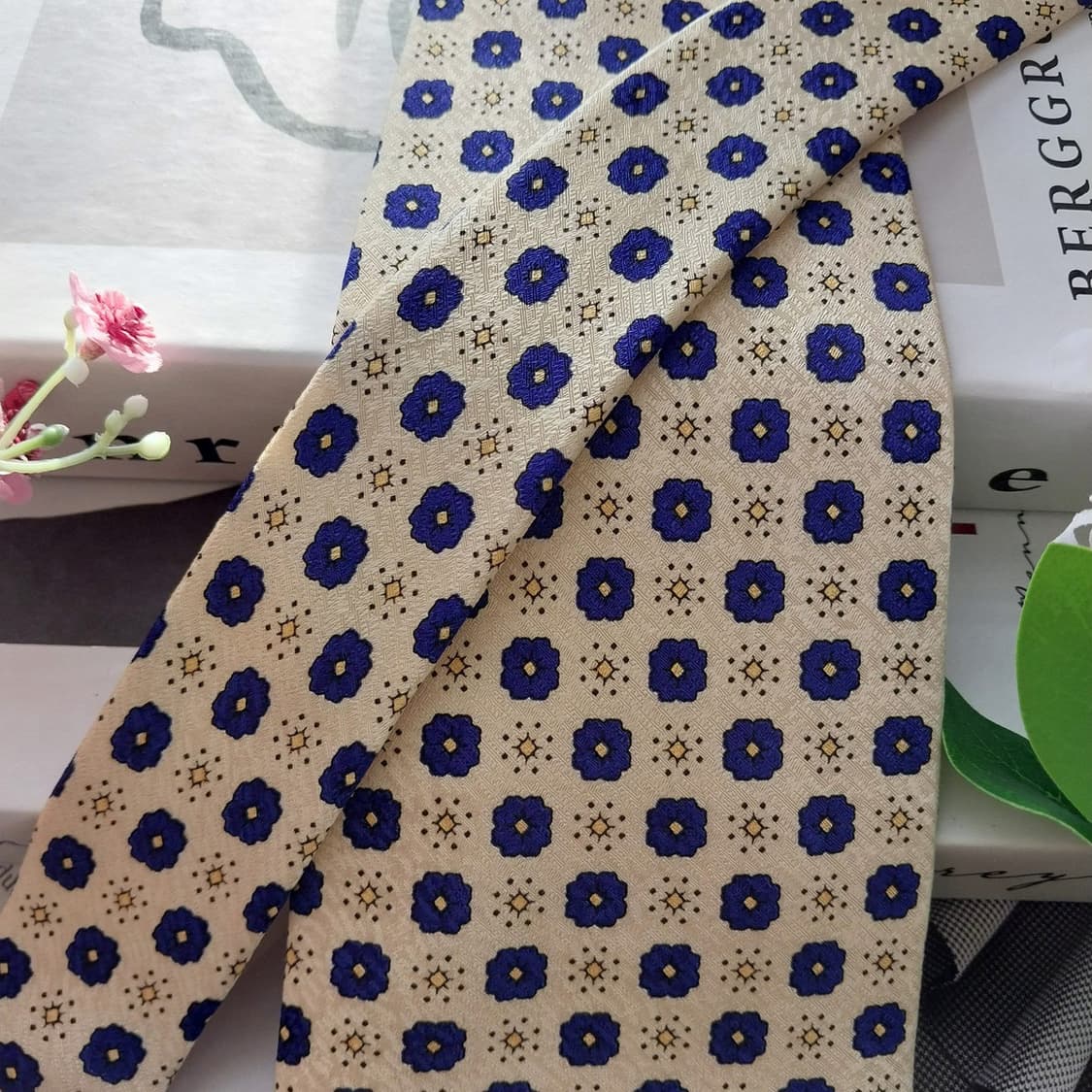 발망 실크 아이보리 플라워 패턴 넥타이 10cm A+등급 K1669
 상품이미지6