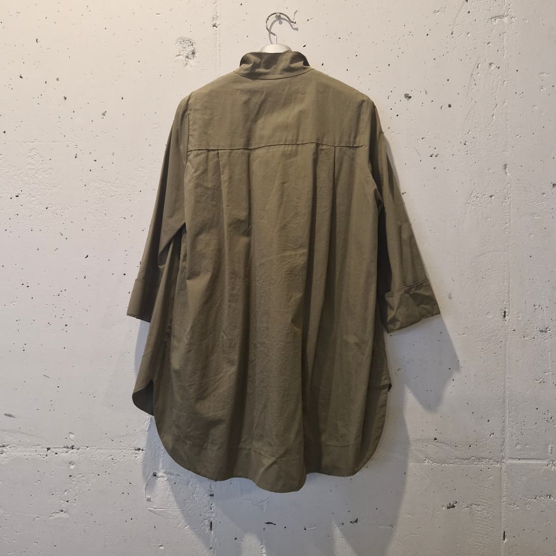 카키 오버핏 플레어 셔츠 상품이미지5