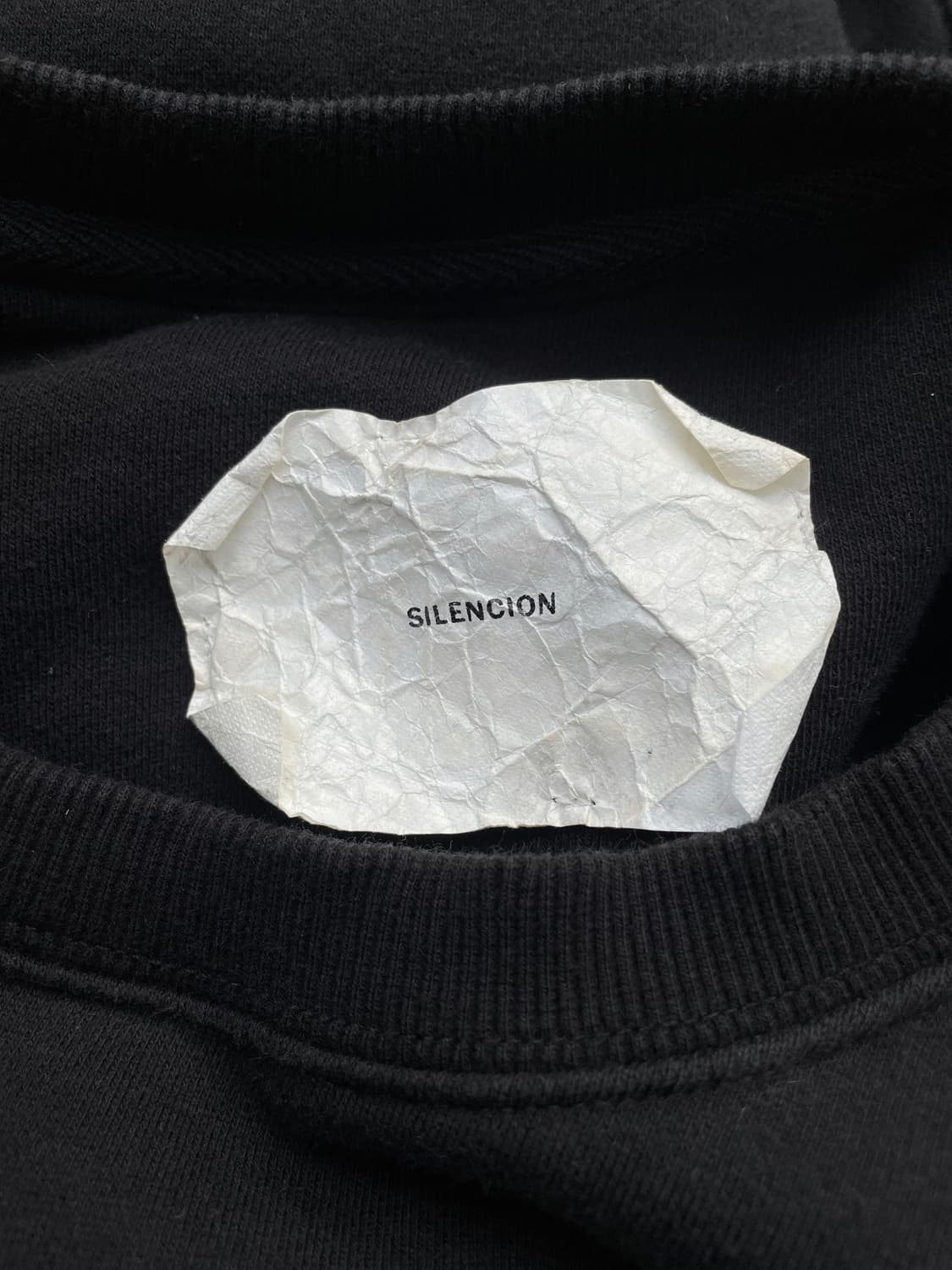 실렌시온 언발 스트랩 오버핏 맨투맨 블랙 상품이미지4