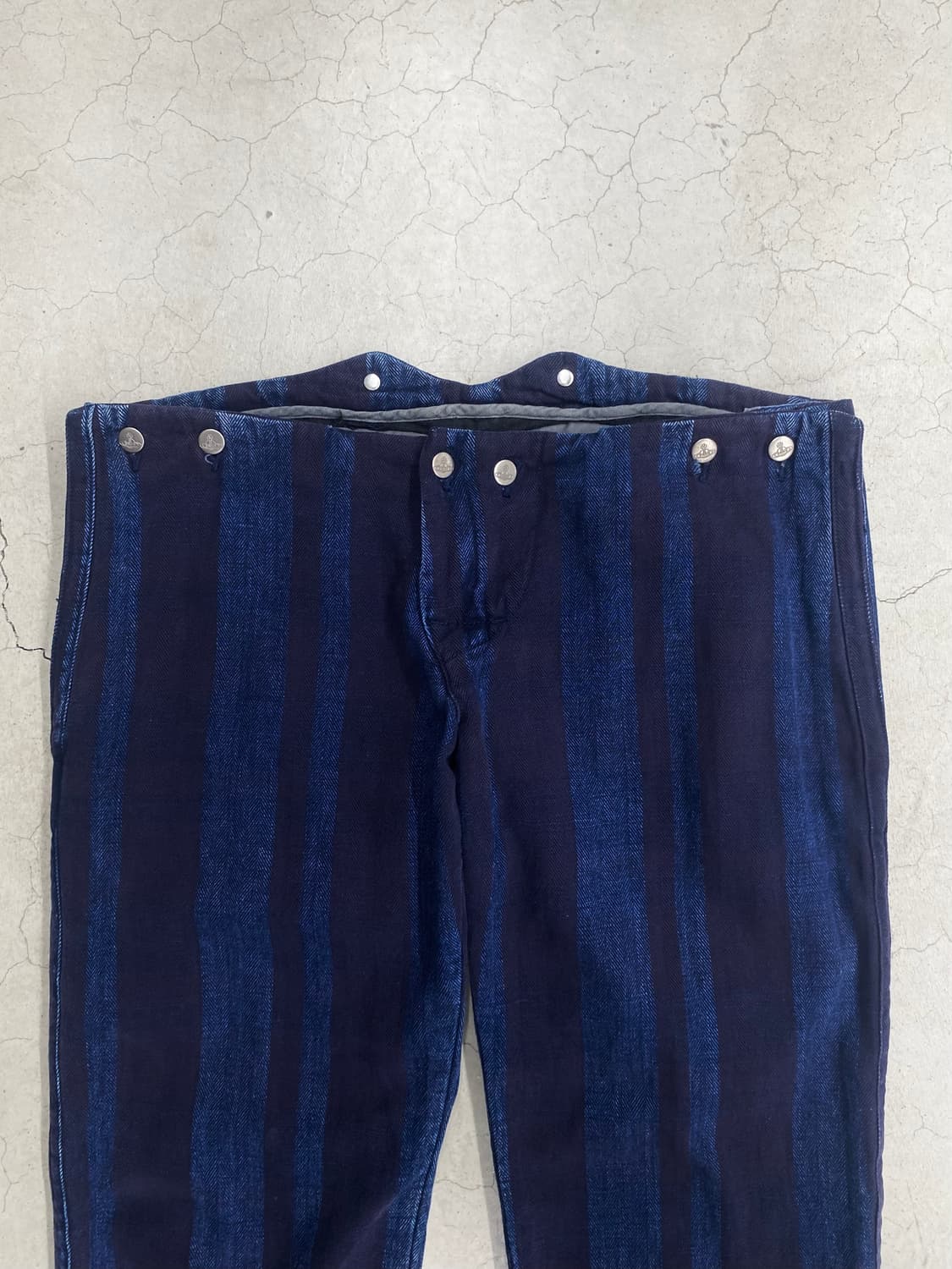 비비안 웨스트우드 맨 스트라이프 팬츠 상품이미지4