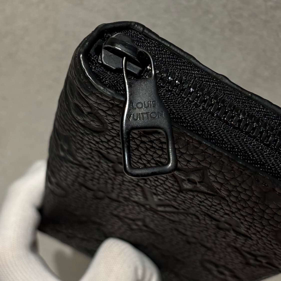 A / OS 루이비통 토뤼옹 지퍼돌이 장지갑 블랙 상품이미지5