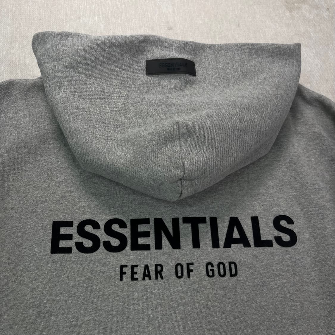 105 피오갓 에센셜 백로고 후드티 상품이미지5