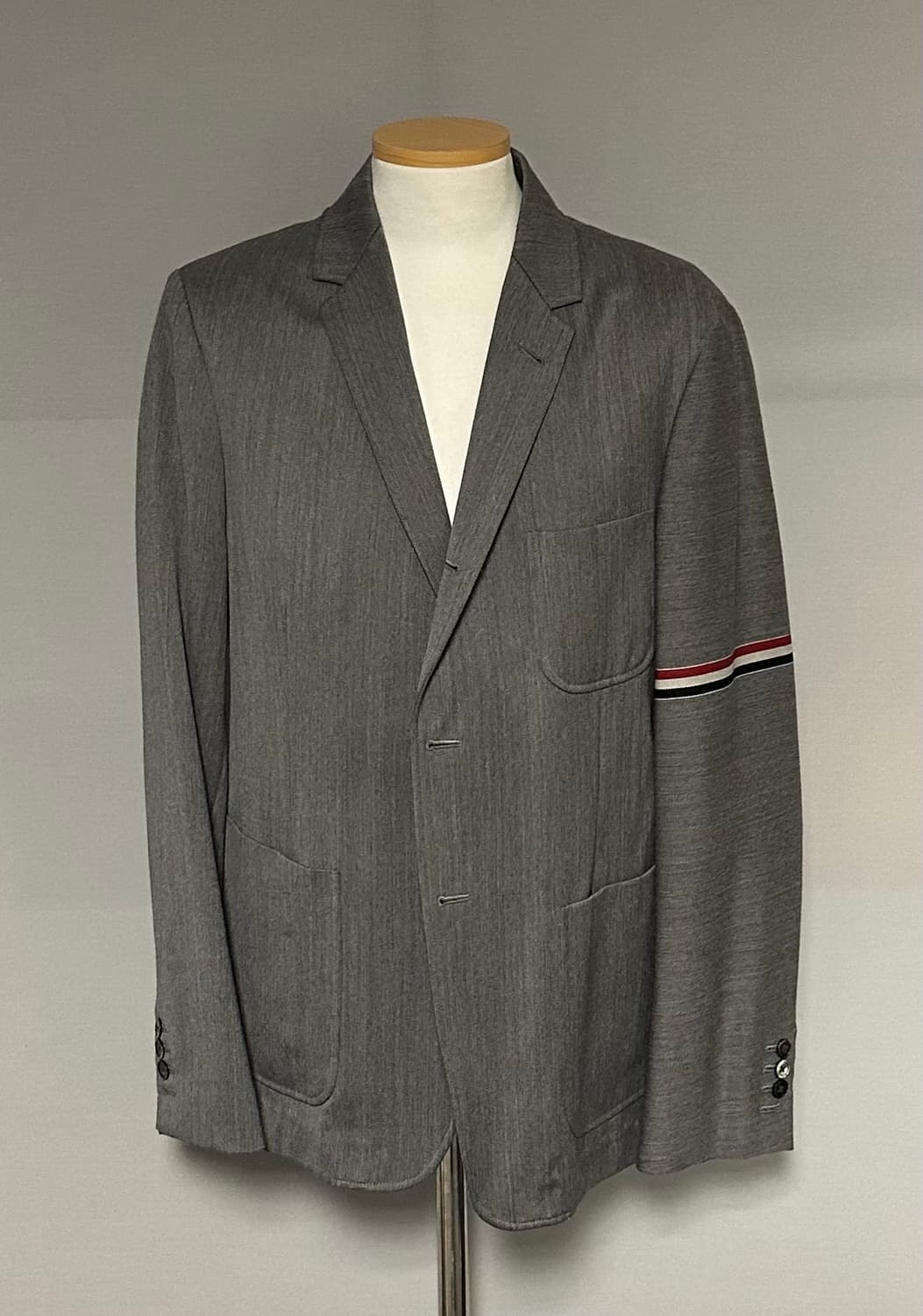 톰브라운 암밴드 블레이저 자켓 상품이미지1