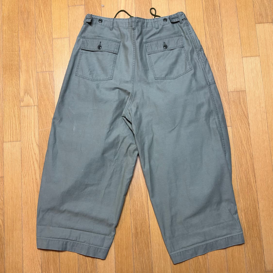 니들스 백사틴 벌룬 베이커팬츠 상품이미지5