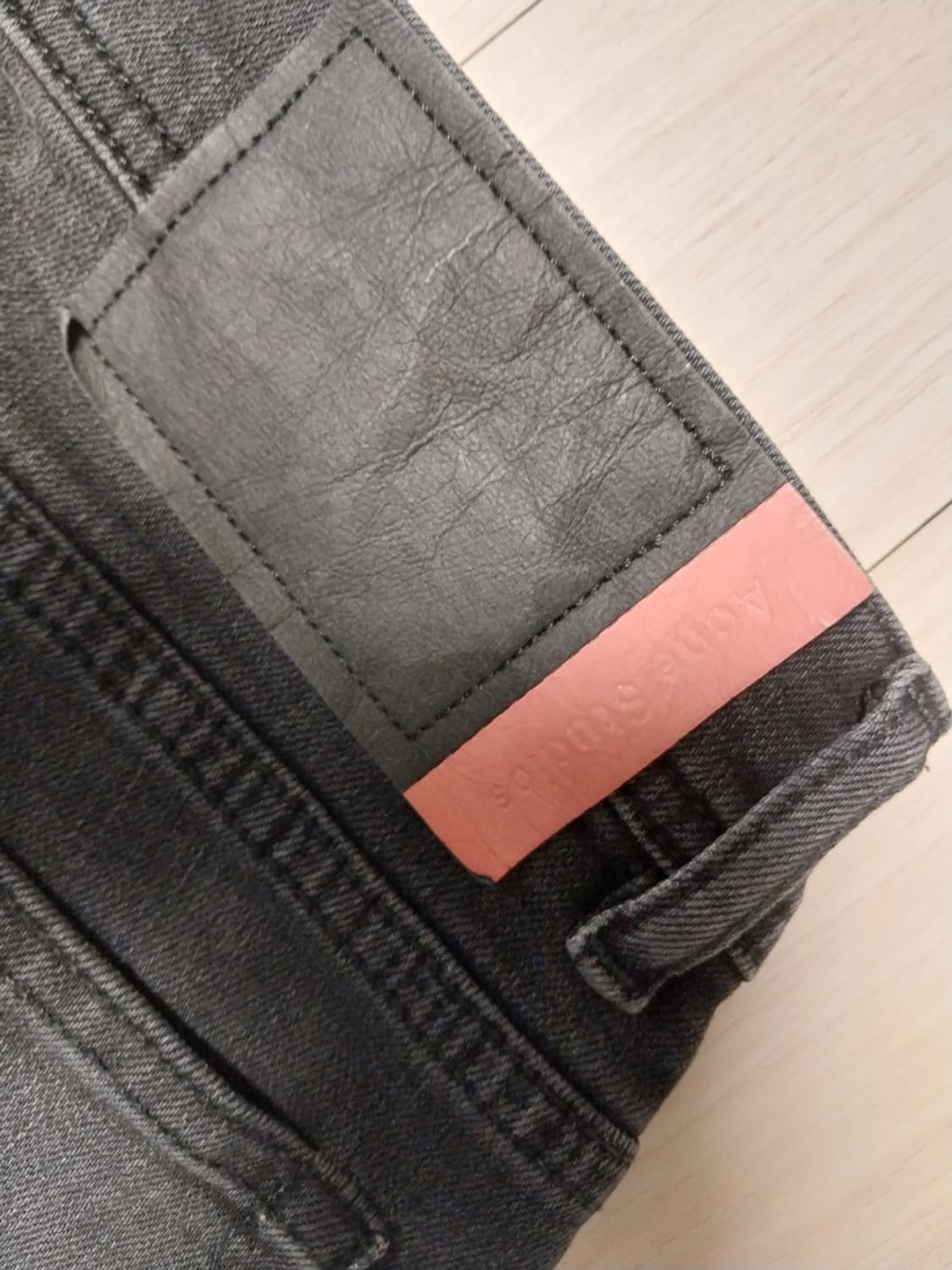 칸예 아크네 유즈드 캐시 진 블랙 상품이미지6