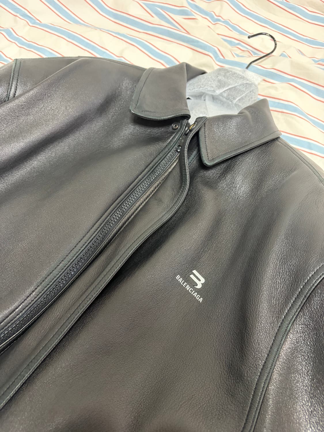 발렌시아가 21FW 스포티 비 택시 레더 블루종 봄버 자켓 유니핏 극초판 상품이미지3