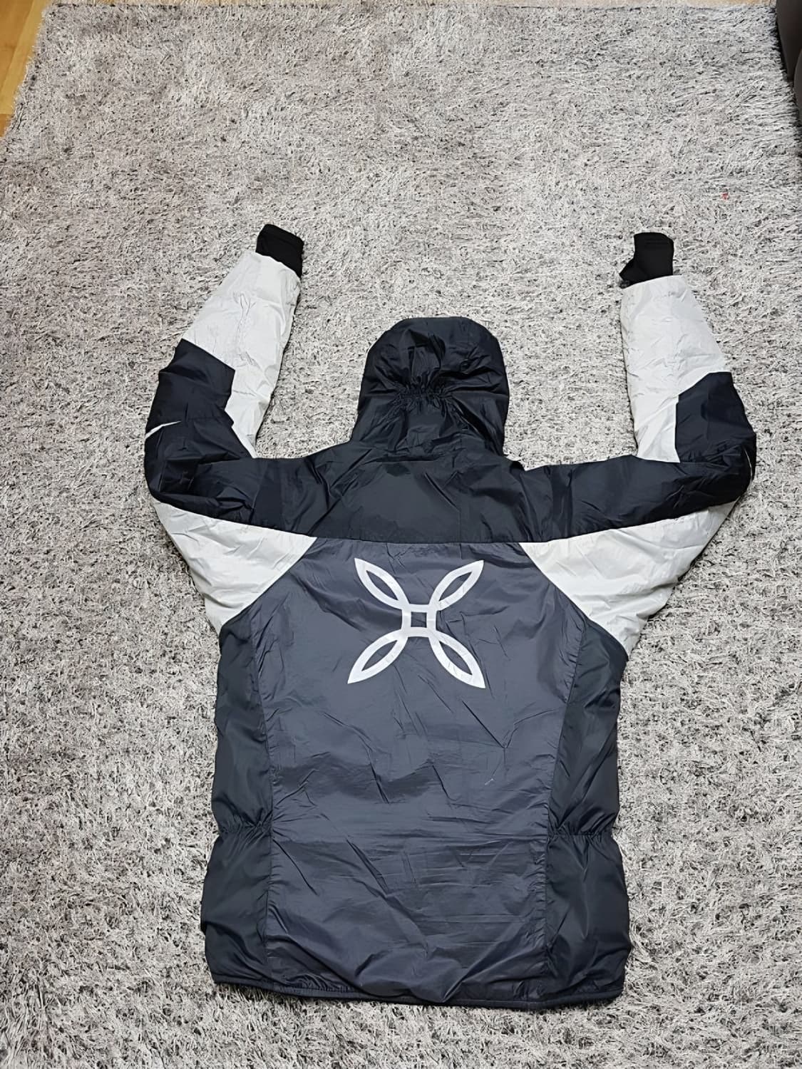 몬츄라 스카이자켓 흰검 L, XL 상태좋은거 구합니다 상품이미지2