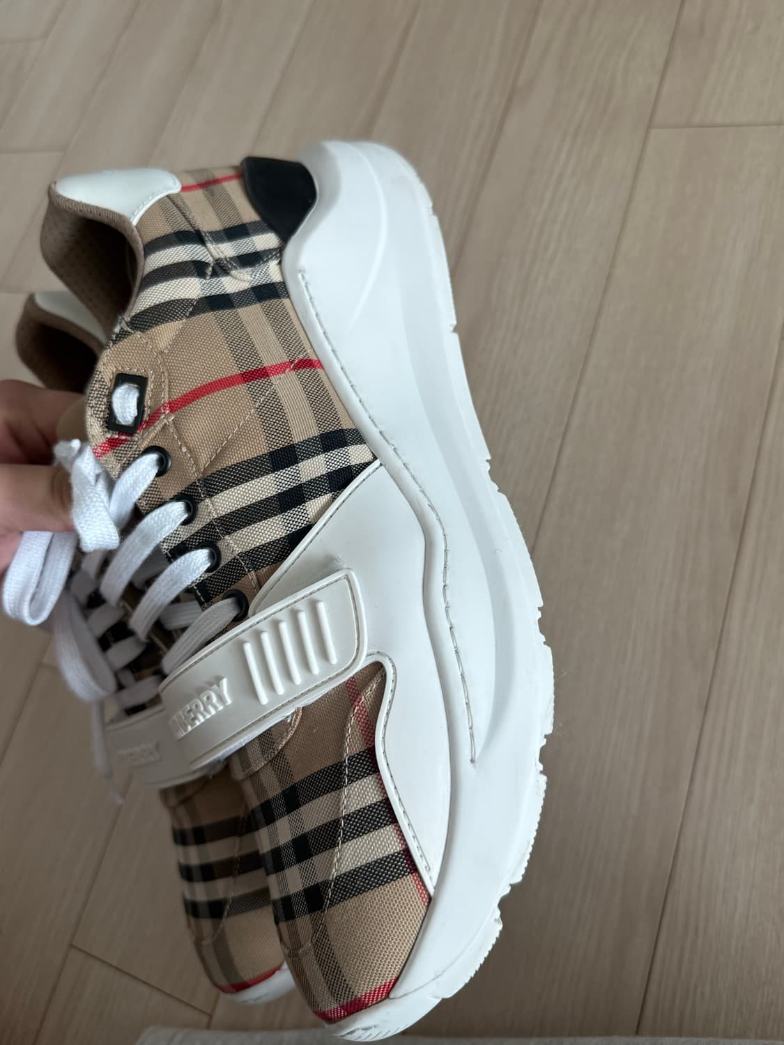 버버리 체크 스니커즈 44사이즈 상품이미지4