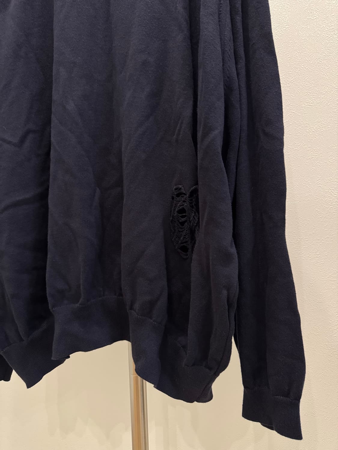 솔로이스트 24ss 데미지 크래쉬 스웨터 상품이미지4