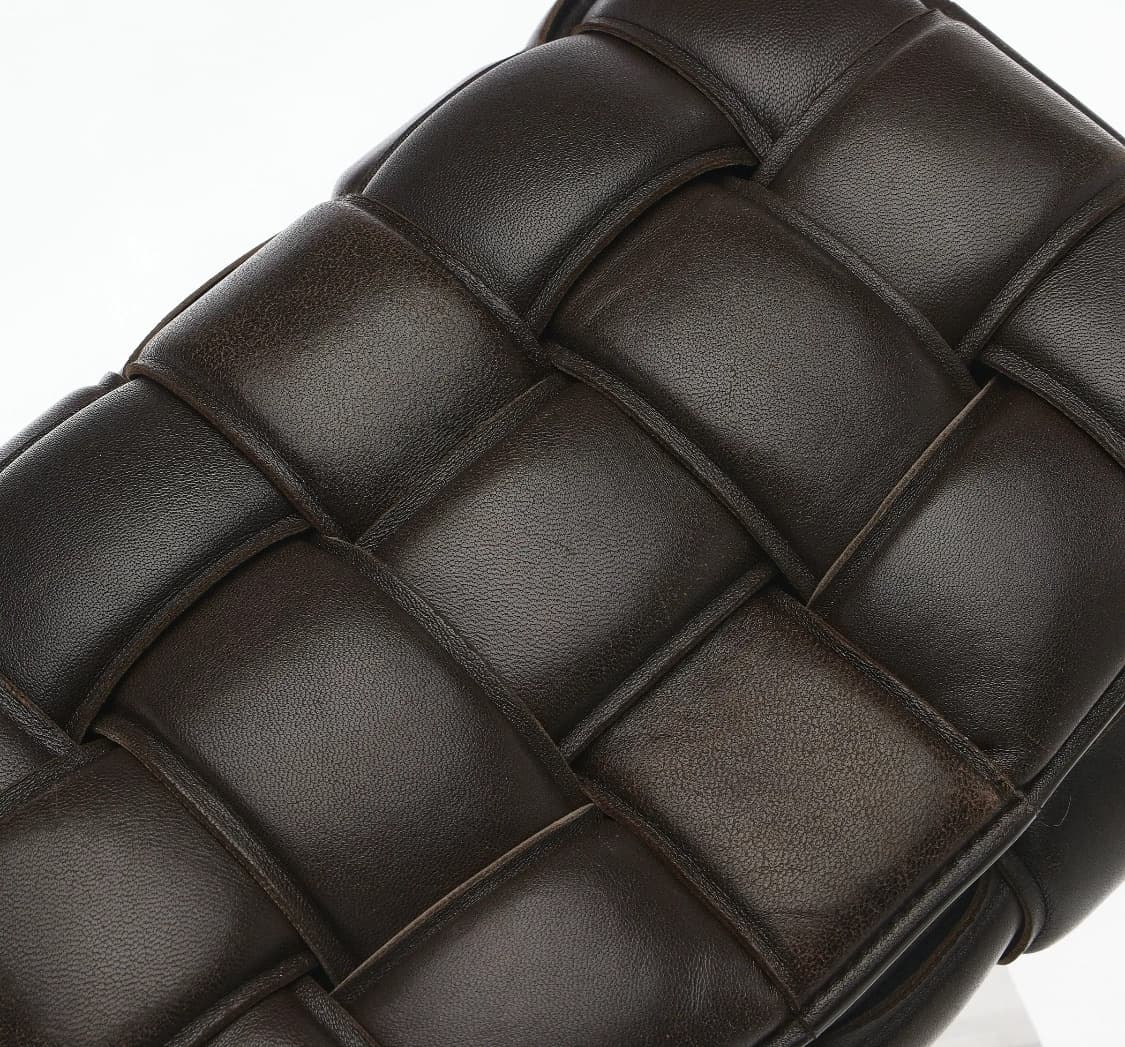 [A급] 보테가베네타 패디드 카세트 숄더 크로스백 판매합니다!!! 상품이미지4