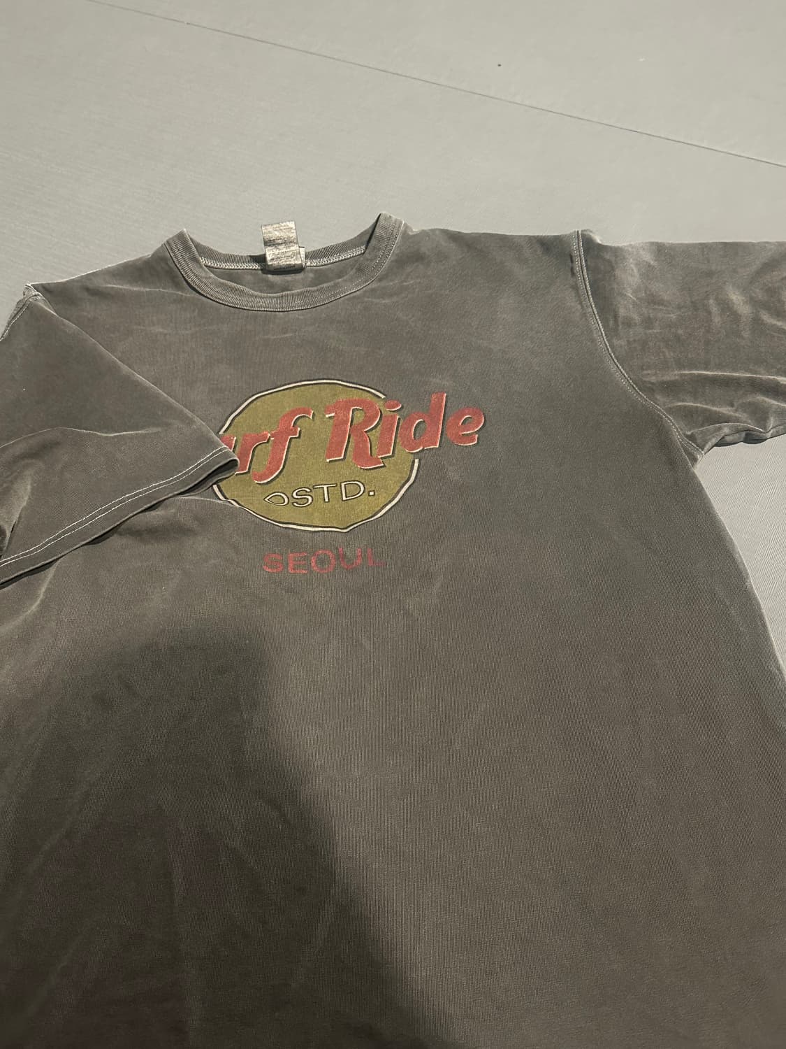 아웃스탠딩 서퍼 반팔 L팝니다 상품이미지1