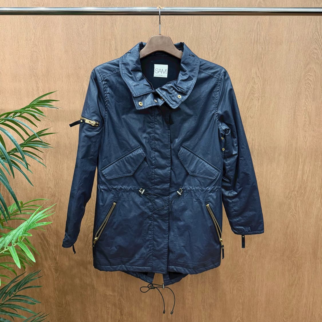 샘 뉴욕 코팅 파카 자켓 허리 밑단 스트링 플랩 지퍼 포켓 디테일 네이비 상품이미지1