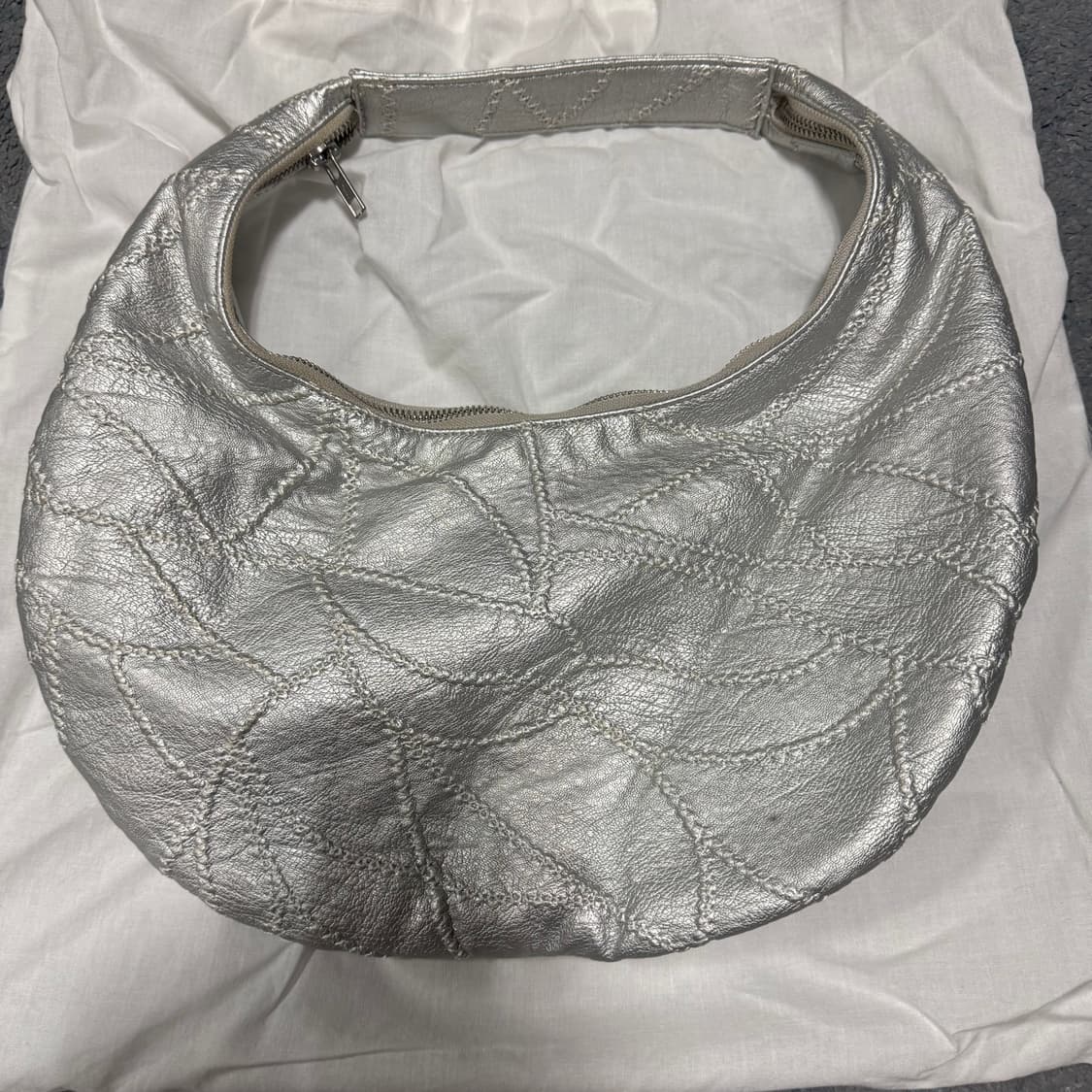 Regular 레귤라 실버 호보백/가방 판매합니다. 상품이미지2