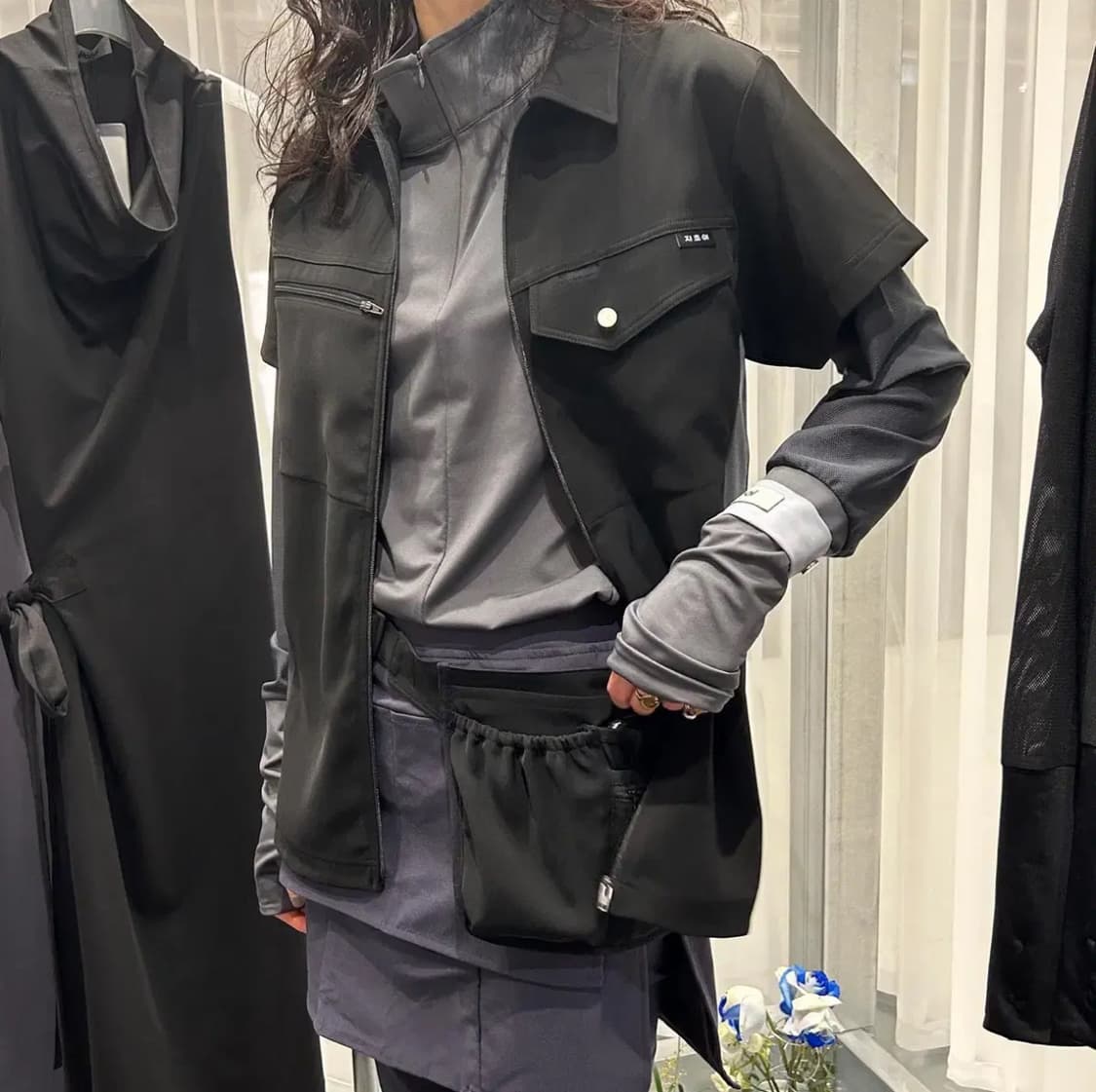 지초이 jichoi SS23 mesh sleeve 샤크그레이 상품이미지3