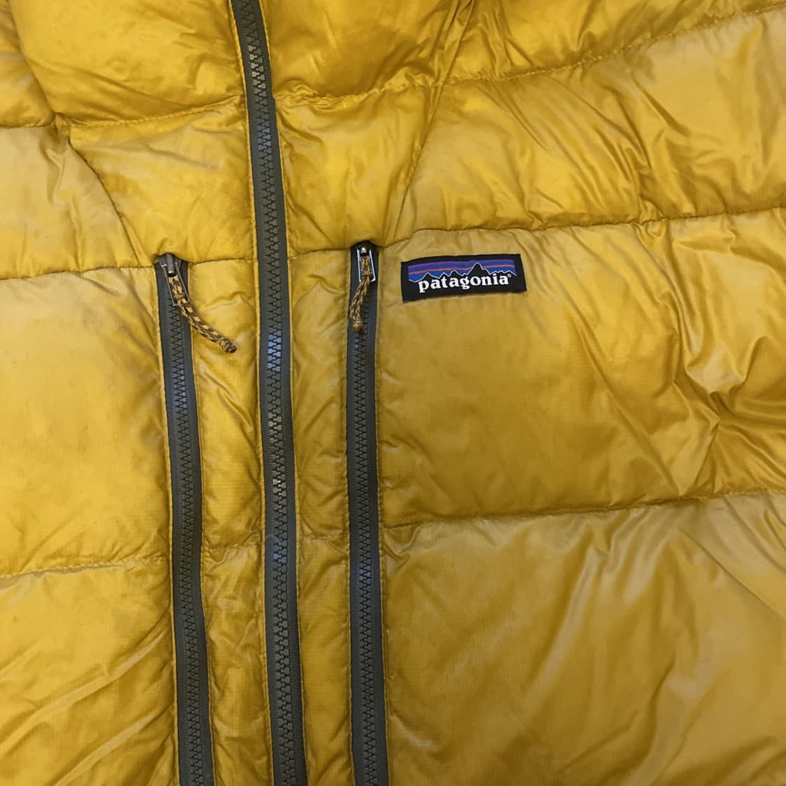 파타고니아 멘즈 피츠 로이 후디 경량패딩 캐빈 골드 상품이미지2
