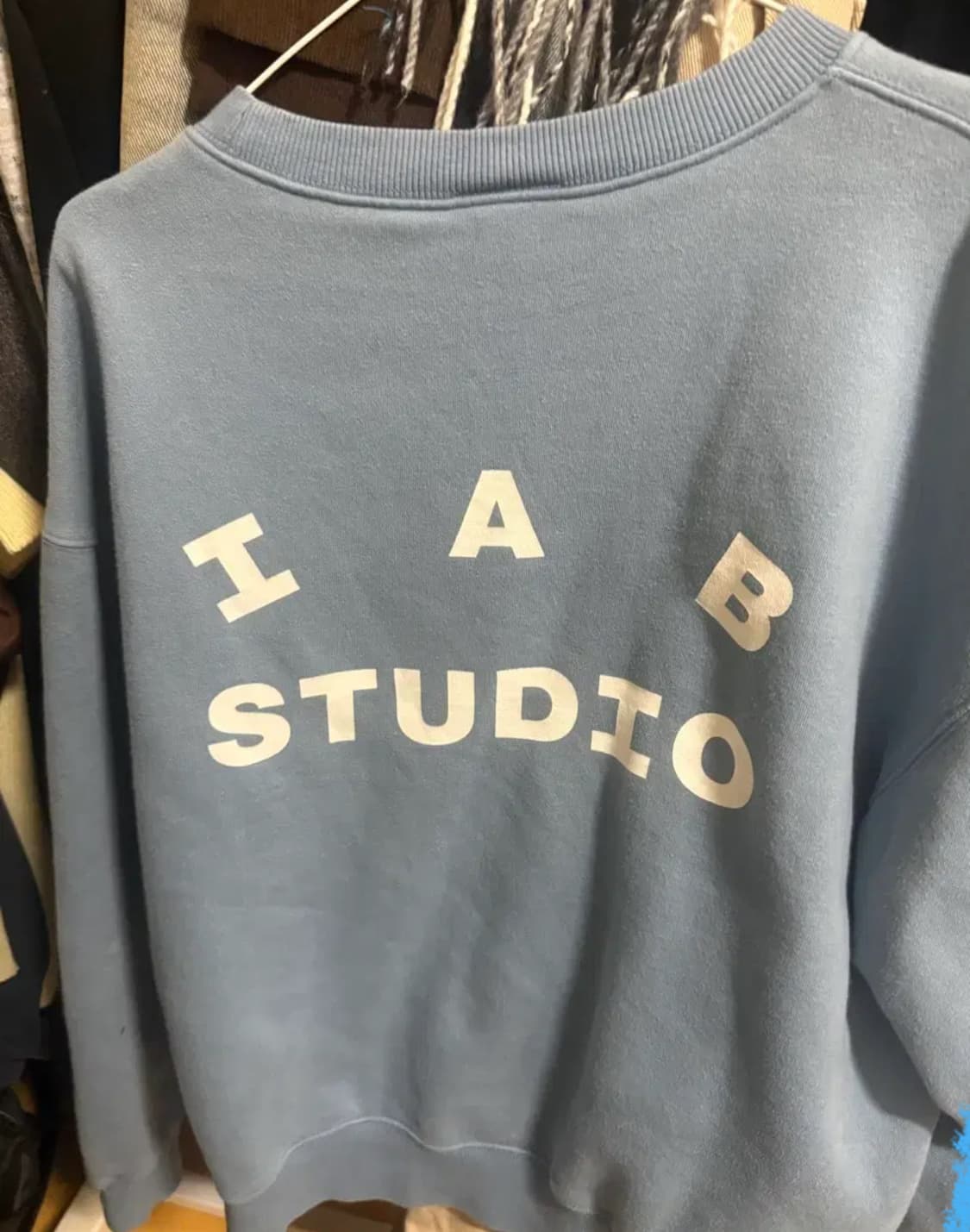 아이앱스튜디오 블루 맨투맨 s 상품이미지2