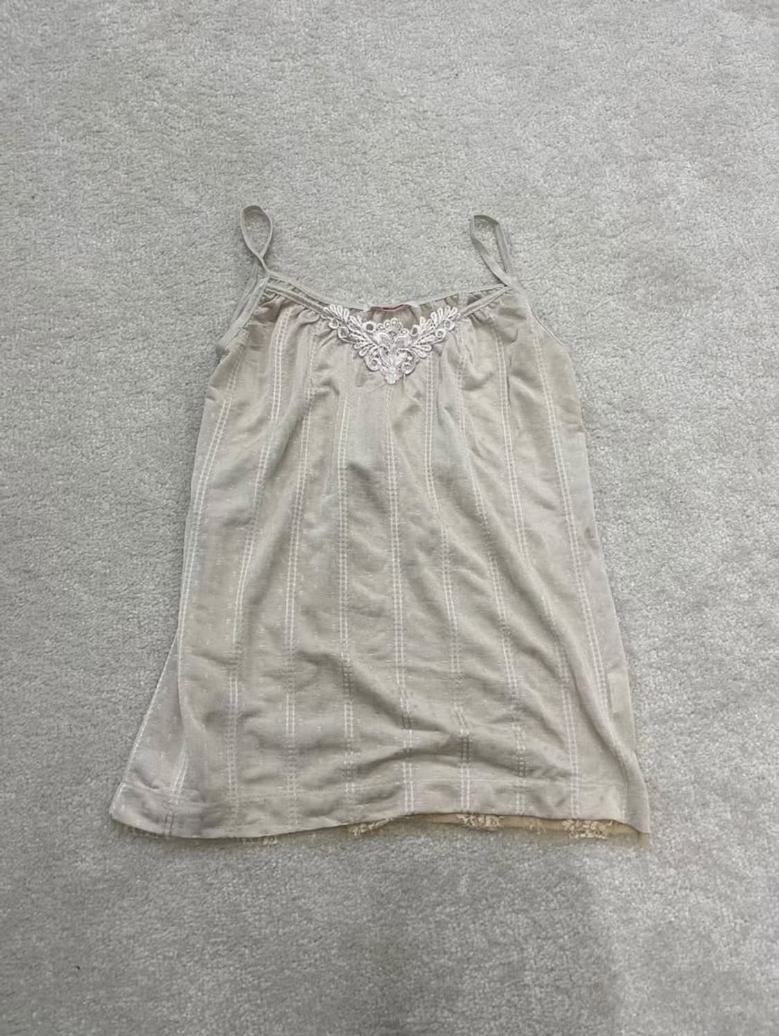 넥 디테일 슬리브리스  상품이미지1