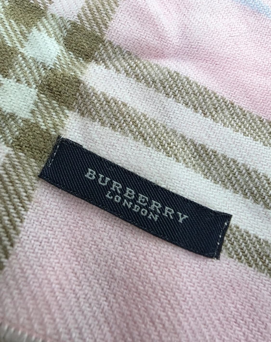 버버리 핑크 체크 머플러 상품이미지6