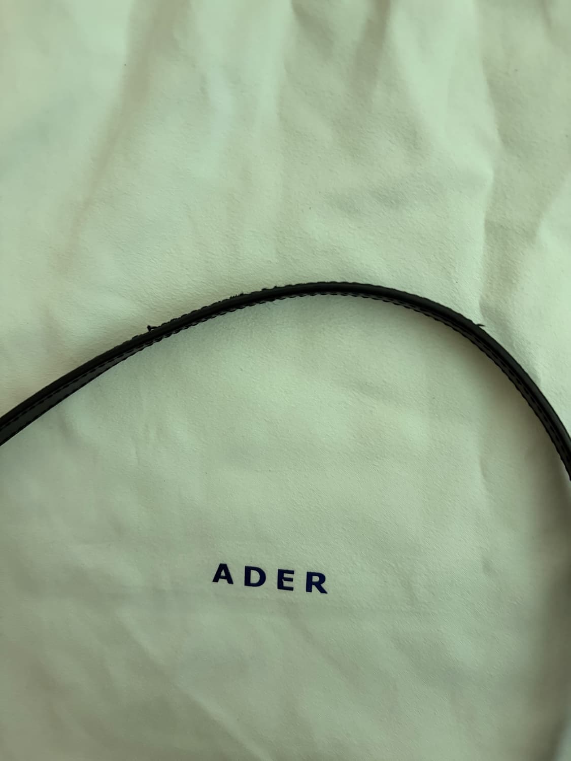 아더에러 스몰 쇼퍼백 느와르 (캔버스) 상품이미지9