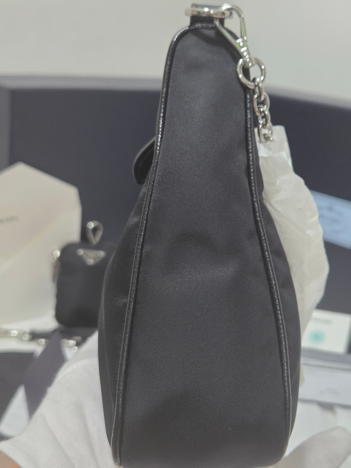 [새상품급, 24년식] 프라다 리에디션 테수토 은장 체인 호보백  상품이미지8