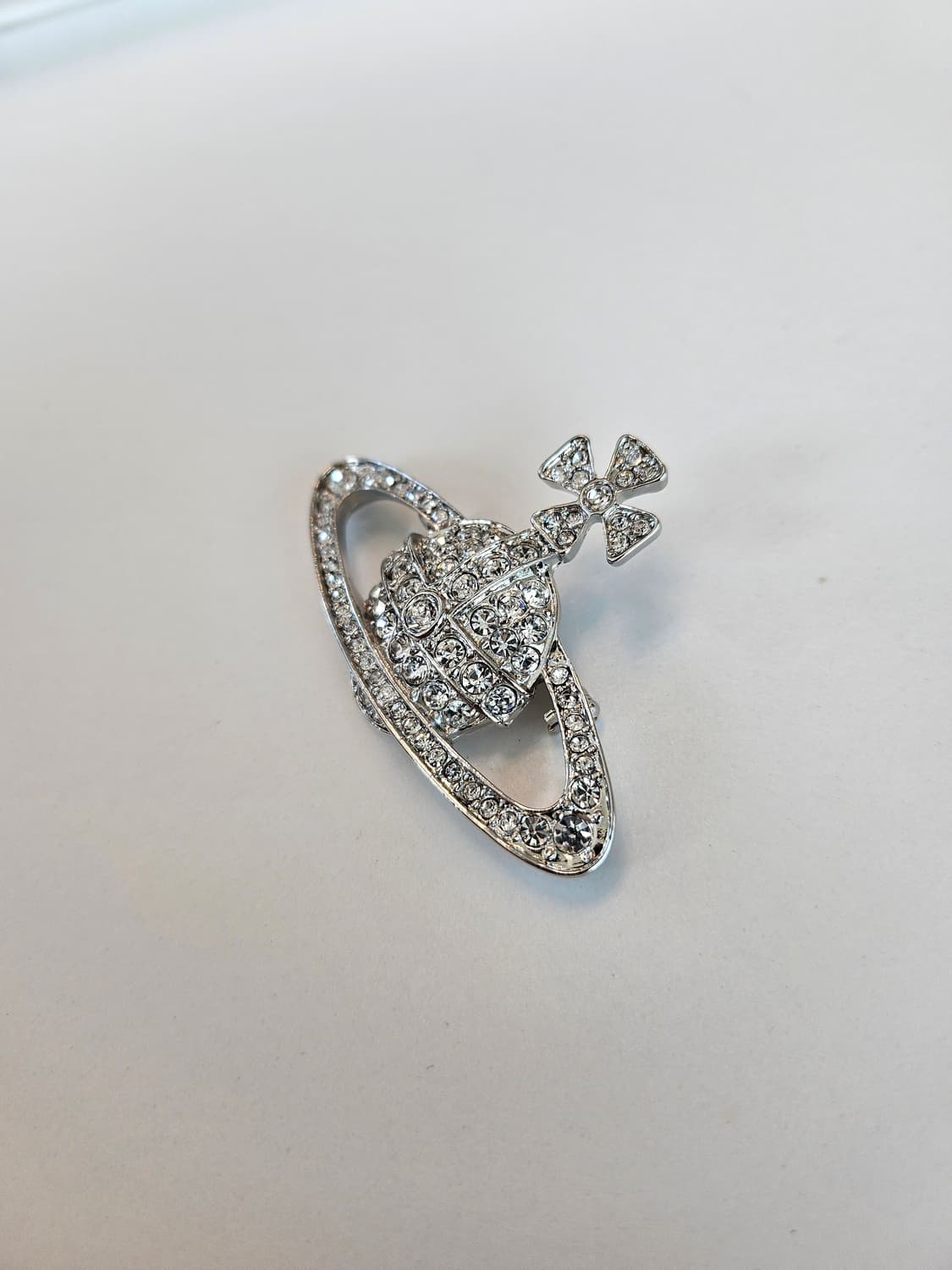 비비안웨스트우드 업사이클링 orb 은장 브로치 상품이미지3