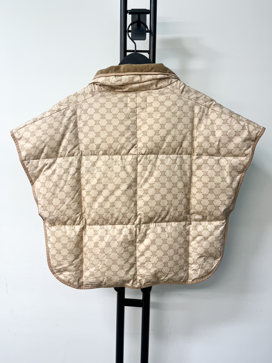 셀린느 트리옹프 다운 베스트 상품이미지4