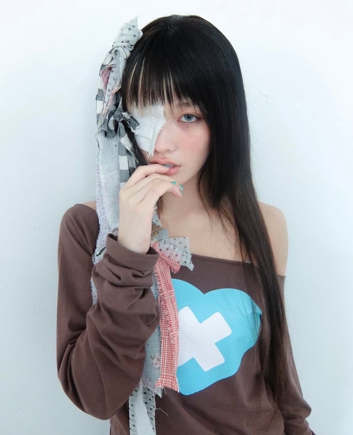 샵페어리 아일릿 heart cut off T 브라운 상품이미지1