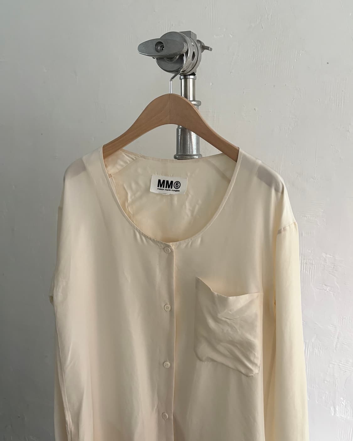 MM6 마르지엘라 아이보리 논카라 실크 원피스 상품이미지5