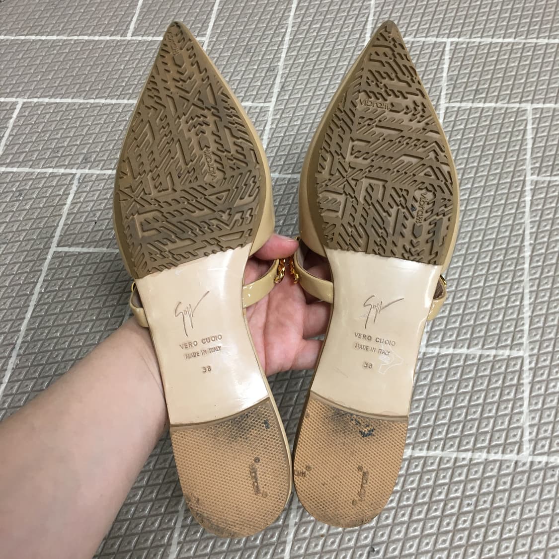 쥬세페쟈노티 리타오라 페이턴트 체인 뮬 38 상품이미지3