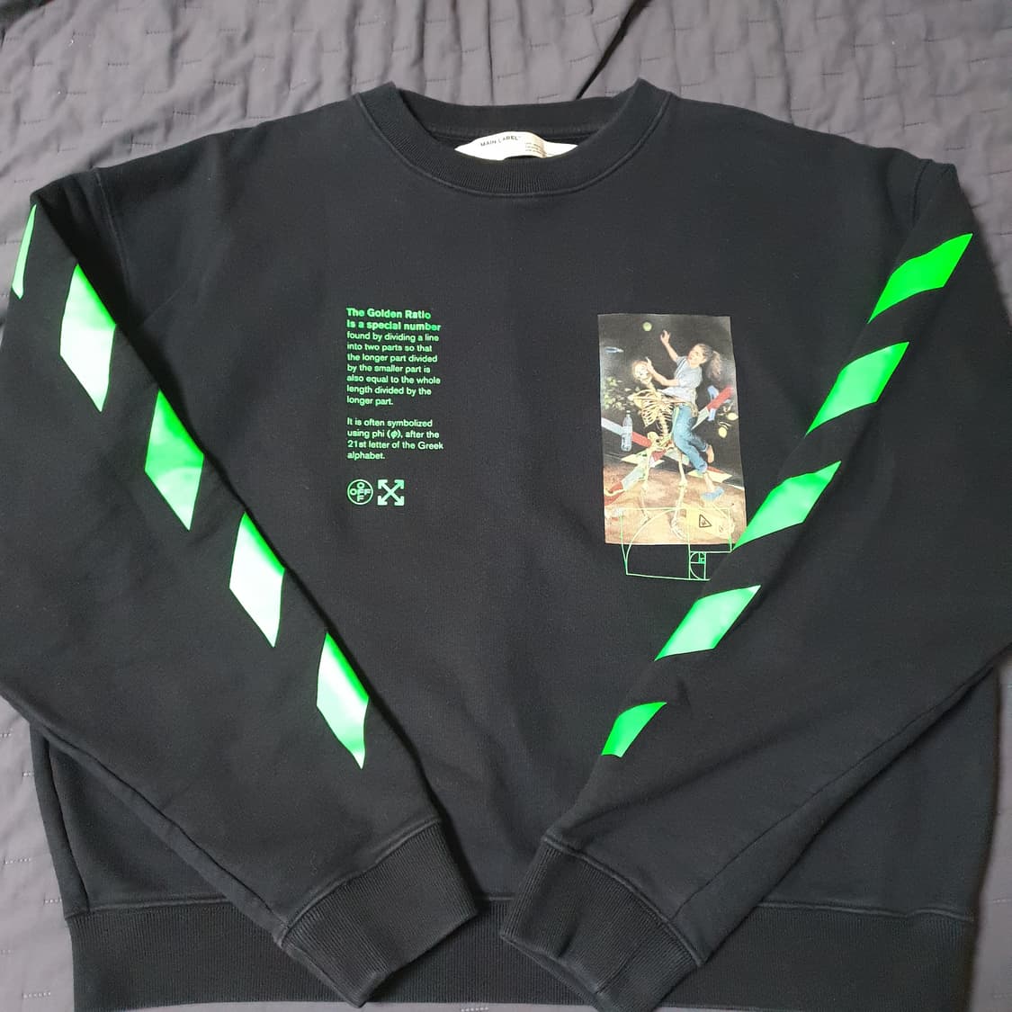 오프화이트 맨투맨  상품이미지1