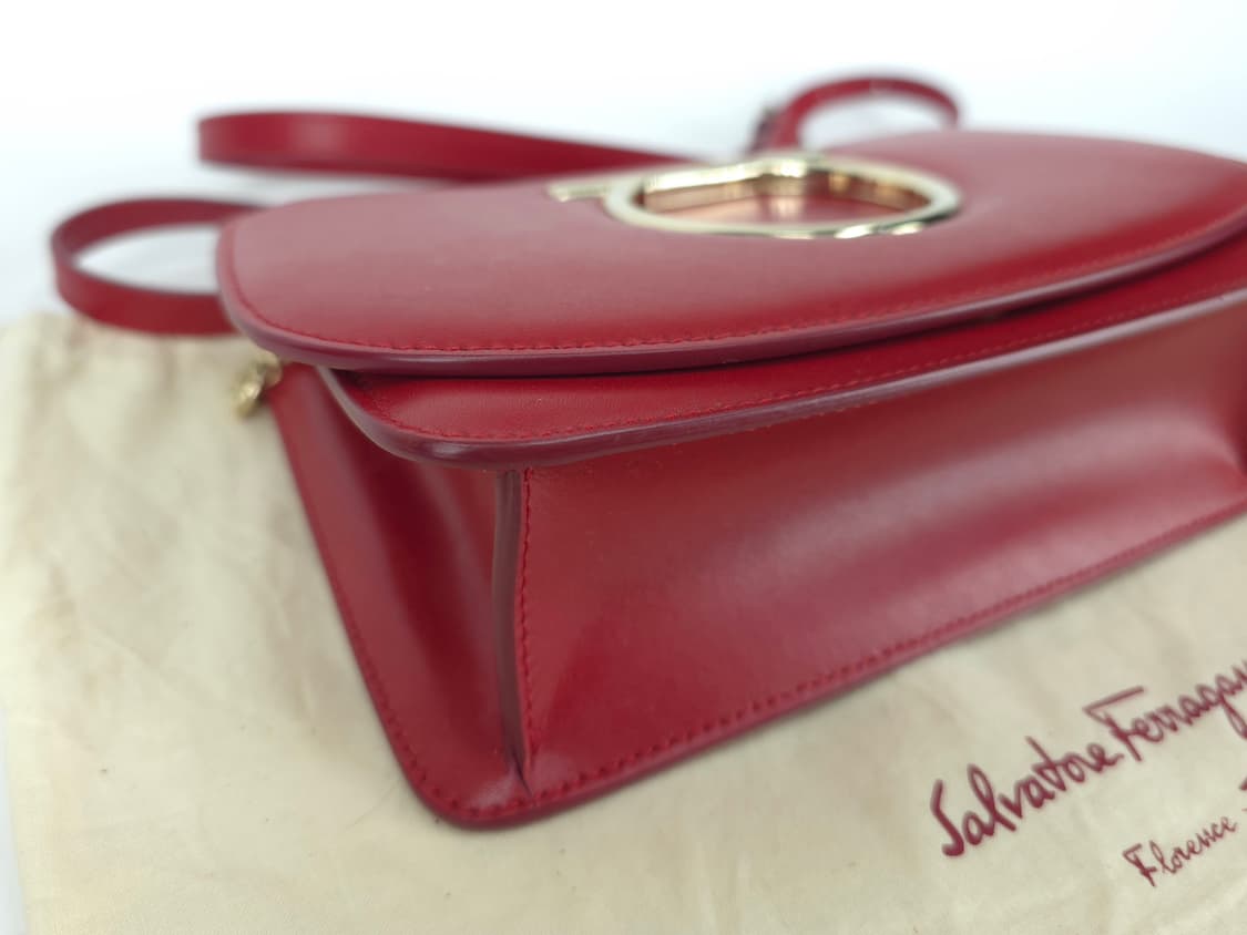 살바토레 페라가모 간치니 미니 크로스백 레드
 상품이미지7