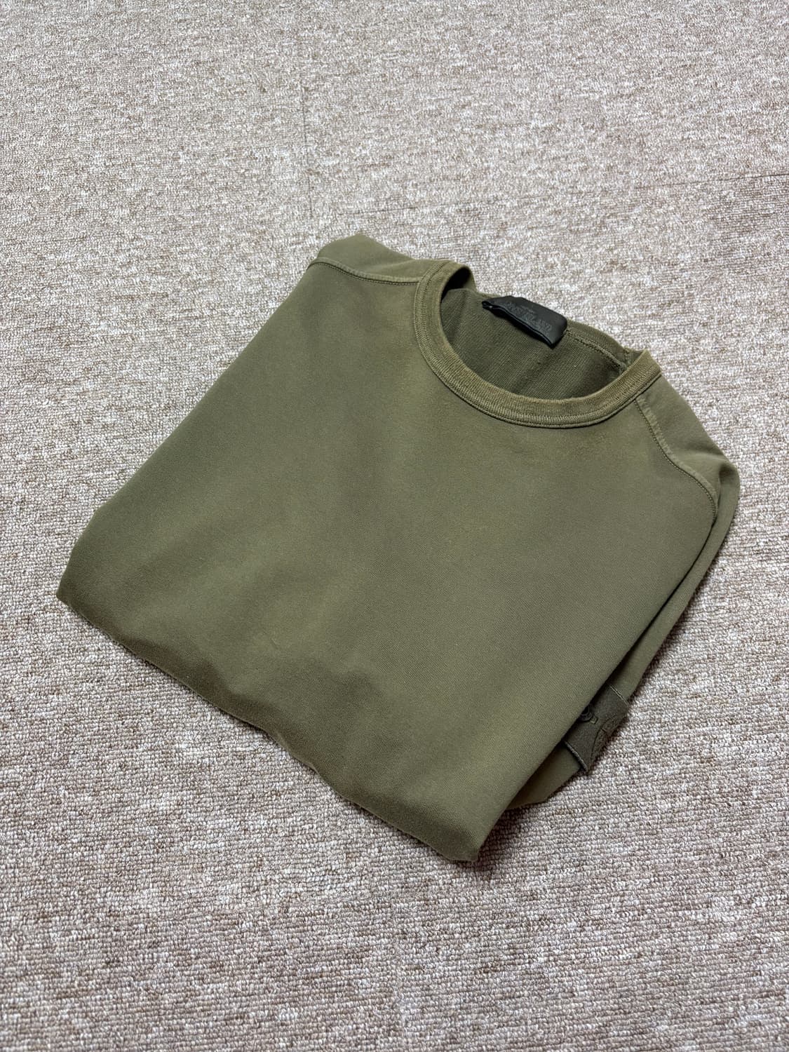 스톤아일랜드 고스트피스 카키 맨투맨 상품이미지2