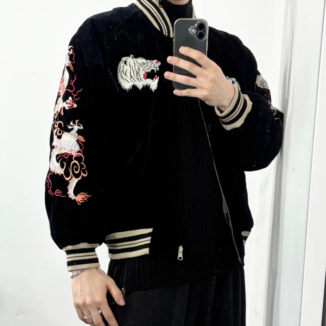 Humber 리버시블 벨벳 자수 스카쟌 자켓 상품이미지3