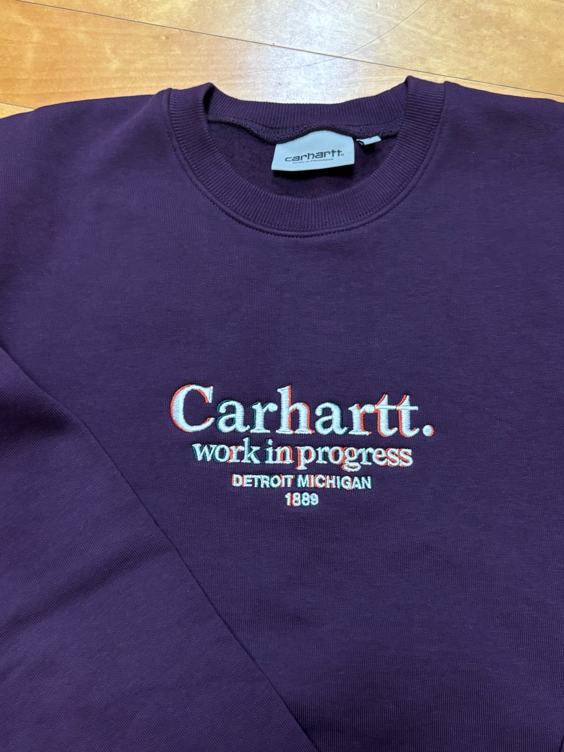 칼하트 맨투맨 퍼플 컬러 상품이미지1