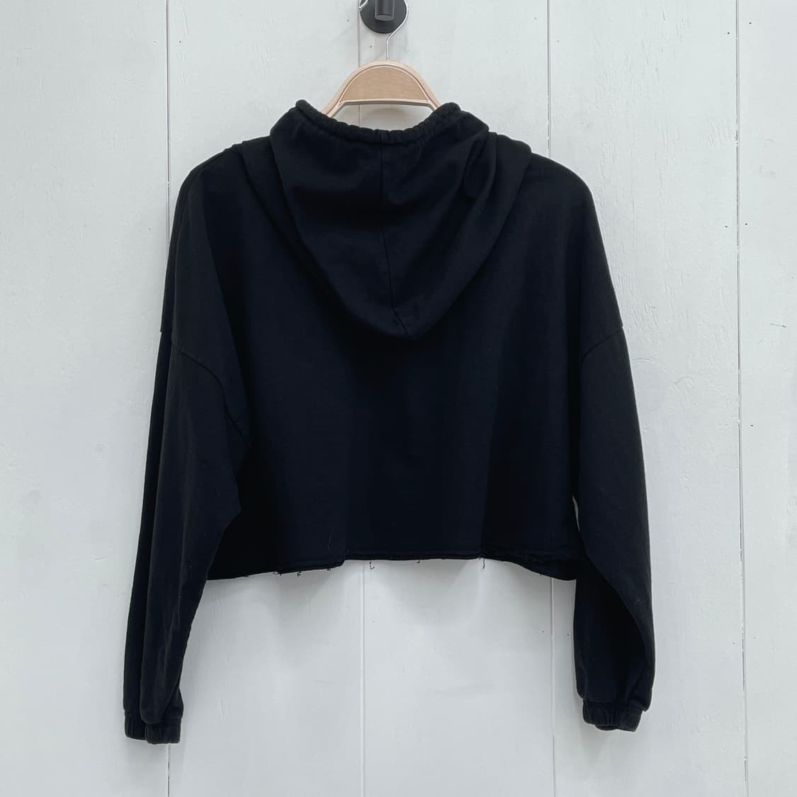 그램(Gram) 퓨처랜드 패치 컷오프 크롭 후드티 블랙 상품이미지7