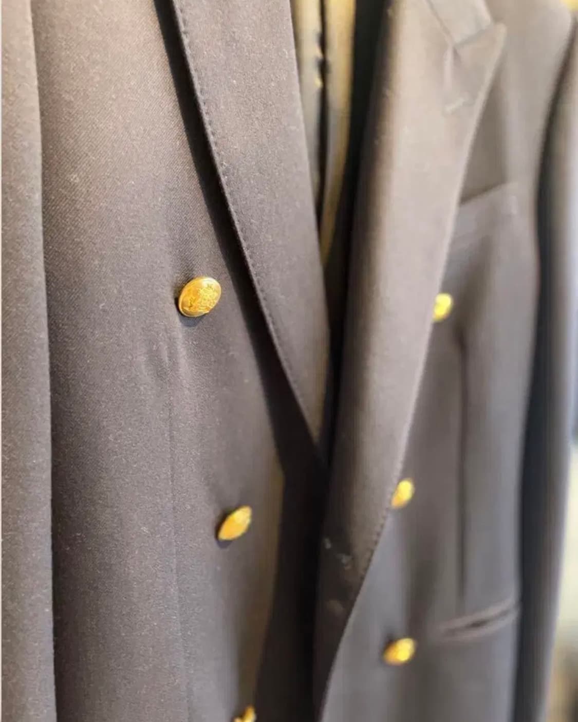 [강동원님 착용] 셀린느 20ss 네이비 금장 버튼 자켓 상품이미지7