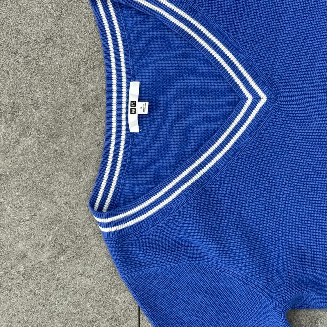 유니클로 브이넥 블루 니트티셔츠 상품이미지5