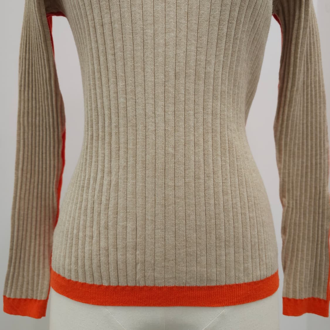베이지 오렌지 배색 슬림핏 골지 니트 상품이미지7