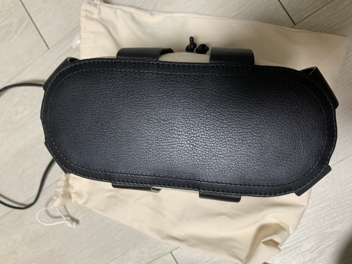 헤레우 리네라백 블랙 새상품 (정가 710,000원) 네모세모님 착용 상품이미지10