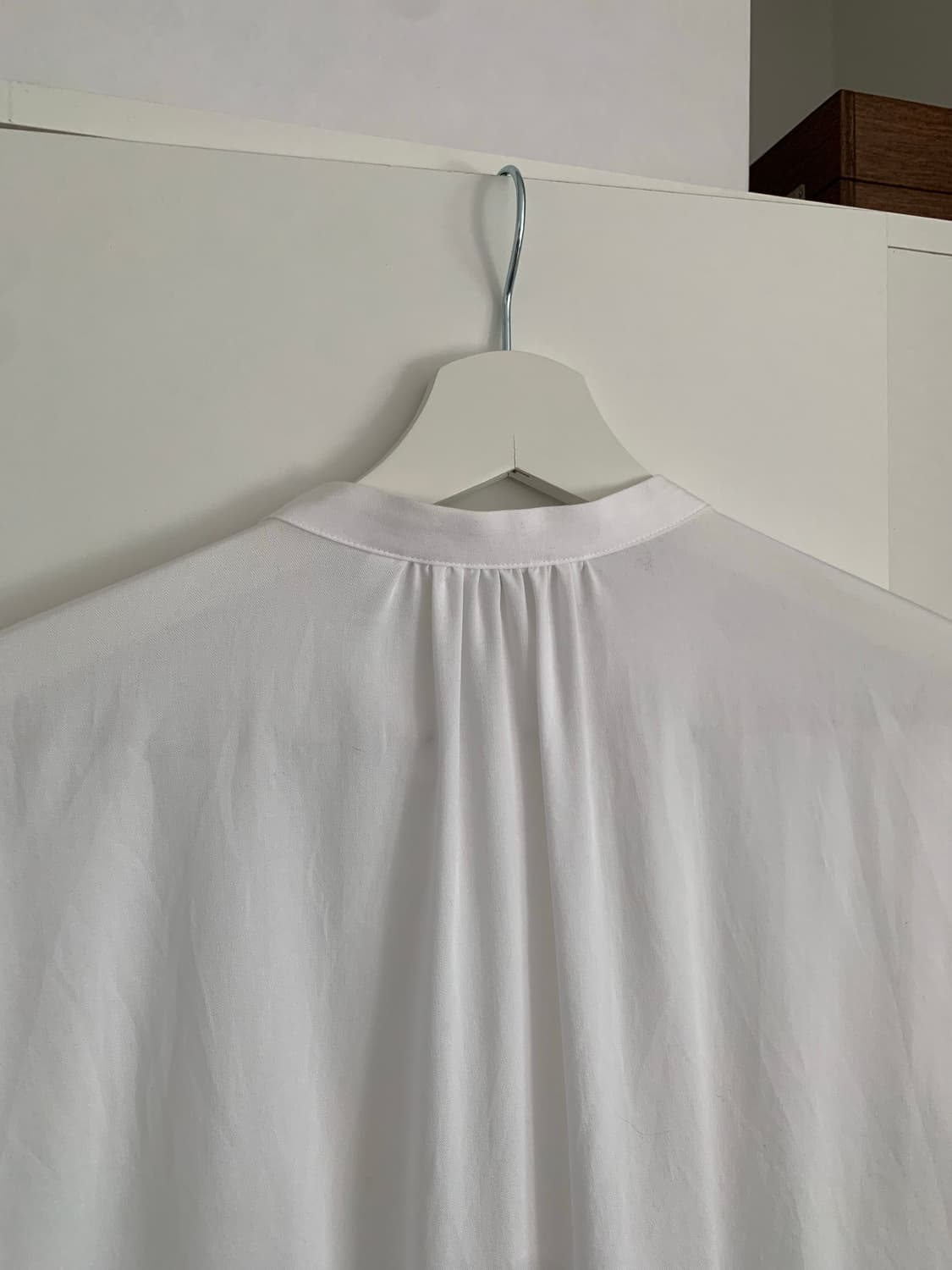 UNIQLO 화이트 핀턱 셔츠 상품이미지4