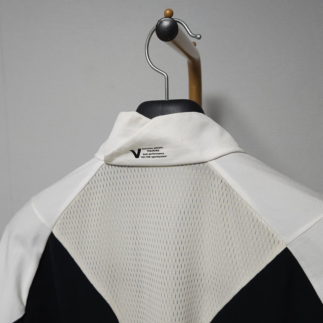 100 ) 데상트 애슬레틱 화이트 바람막이 자켓 상품이미지4