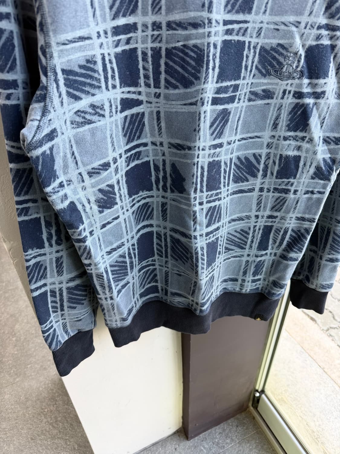 M/ 비비안웨스트우드 ORB 체크 로고 기모 맨투맨 상품이미지4