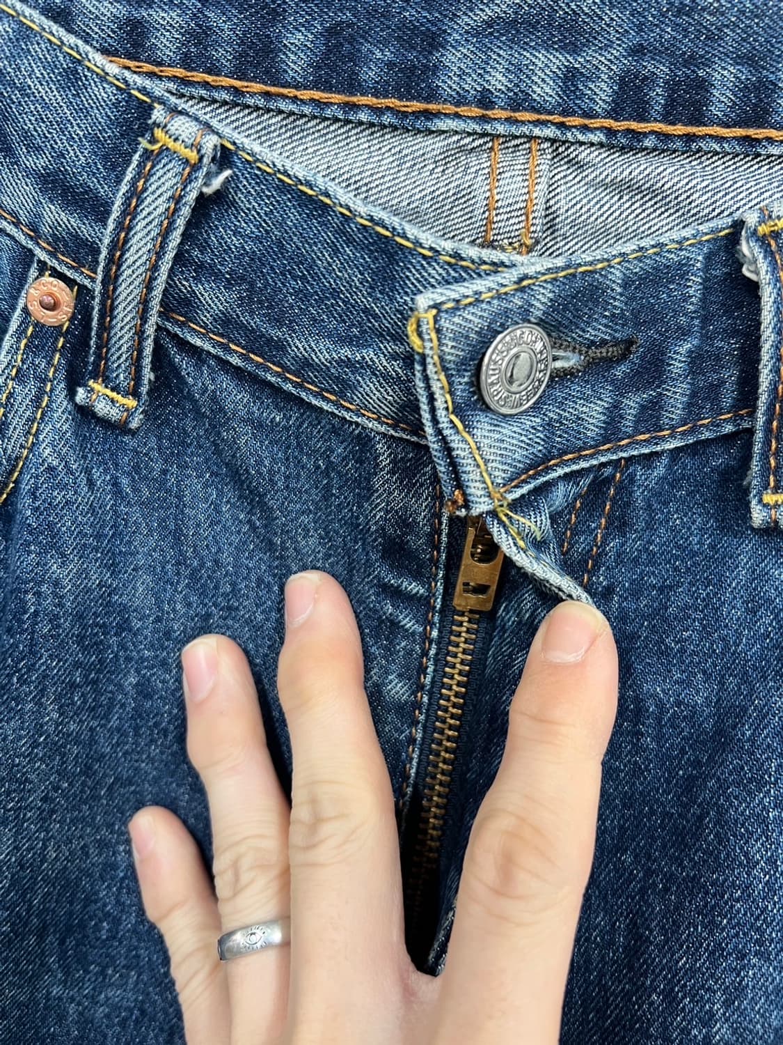 리바이스 550 릴렉스드 테이퍼드 진청 데님 팬츠 상품이미지4