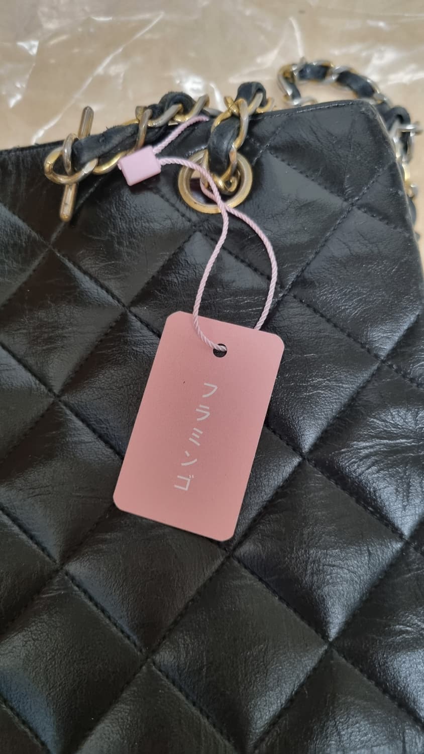 중고] 샤넬 빈티지 램스킨 금장 로고 숄더 크로스백 상품이미지9