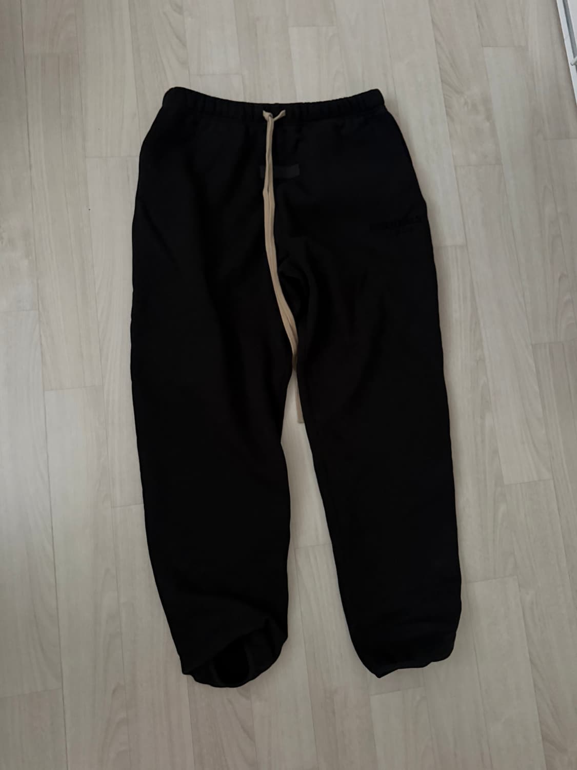 에센셜 스웨트팬츠 블랙 24ss 상품이미지3