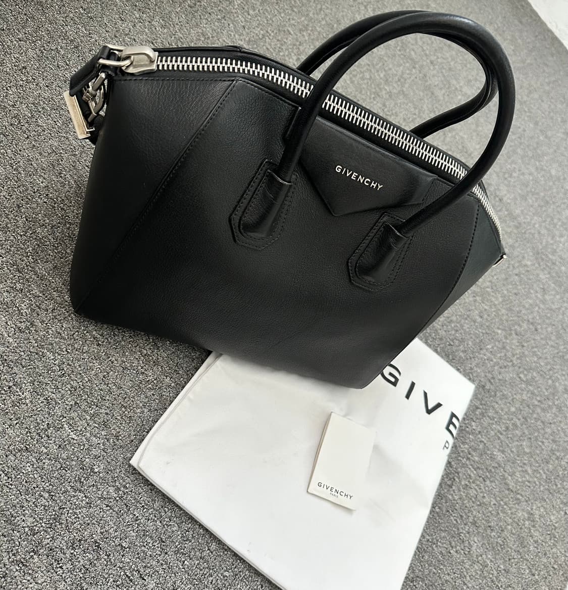 지방시 안티고나 블랙 토트백 상품이미지2